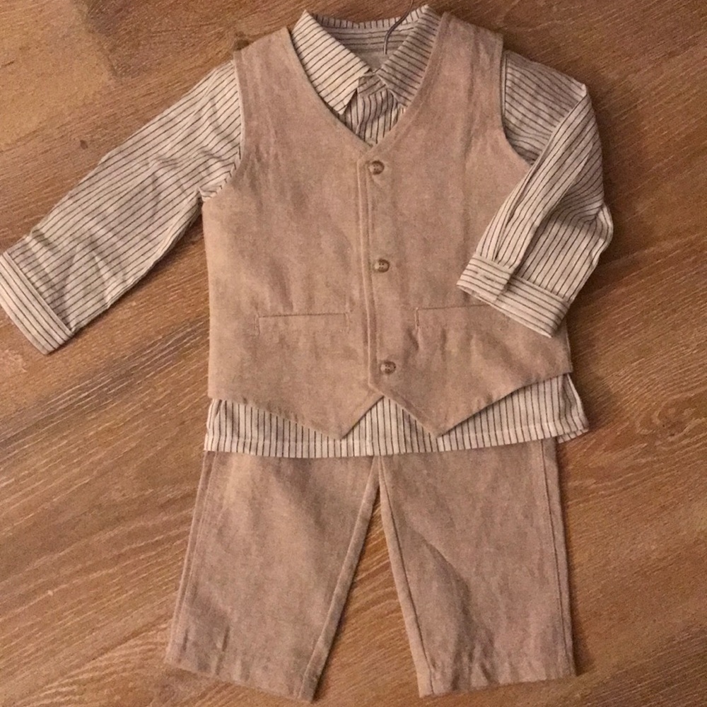 Gorgeous NWT FAO 9 month old 3 piece suit